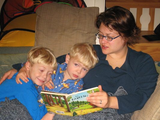 Tim, Cole and Xine reading (11-11-2008 06:48)