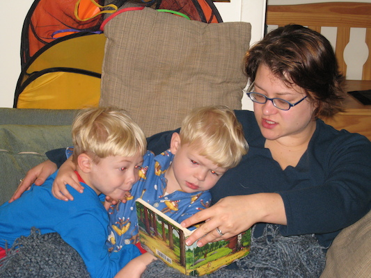 Tim, Cole and Xine reading (11-11-2008 06:48)