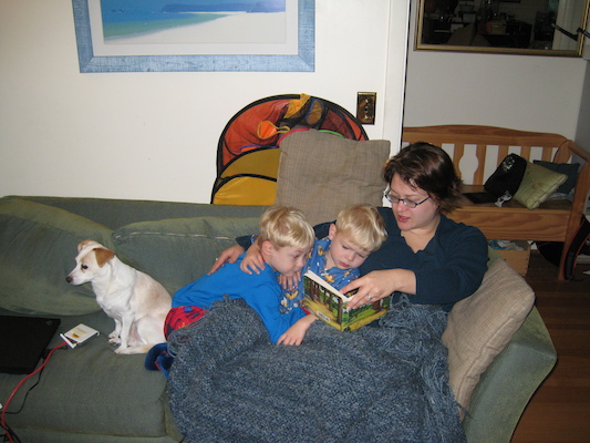 Emily, Tim, Cole and Xine reading (11-11-2008 06:48)