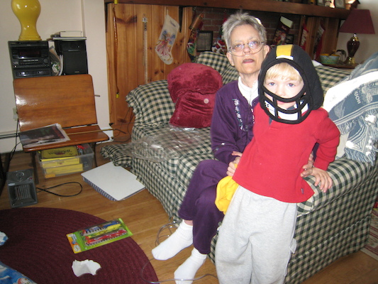 Nea and Cole in Steelers helmet (12-25-2008 11:15)