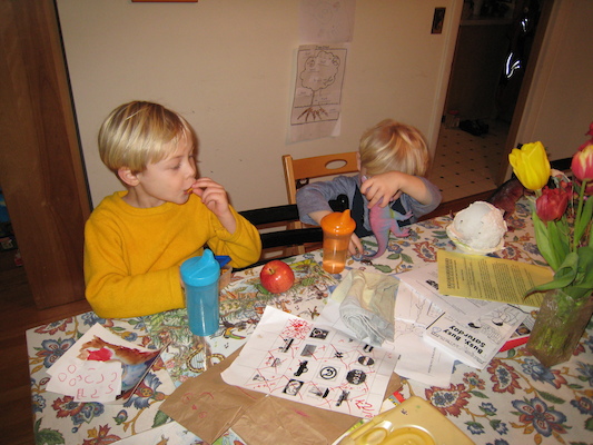 Tim and Cole playing with dinosaurs (01-27-2009 18:43)