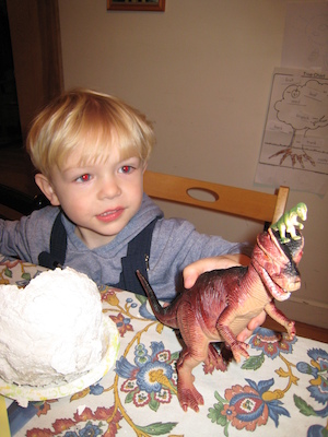 Tim and Cole playing with dinosaurs (01-27-2009 18:43)