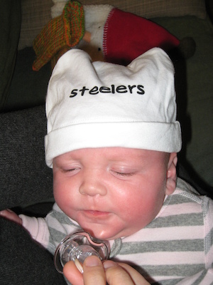 Linda Claire in Steelers hat (02-01-2009 17:54)