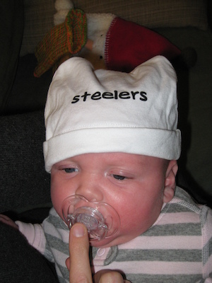 Linda Claire in Steelers hat (02-01-2009 17:54)