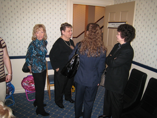 Jane Donelly, Sandy Fleming, Kristin and Kathy Berardi (02-13-2009 19:03)