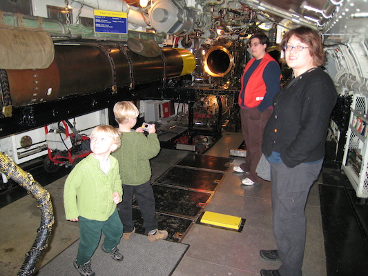 Tim, Cole and Xine in the sub (02-16-2009 12:28)