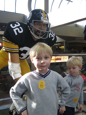 Tim, Cole and Franco Harris (02-17-2009 16:10)