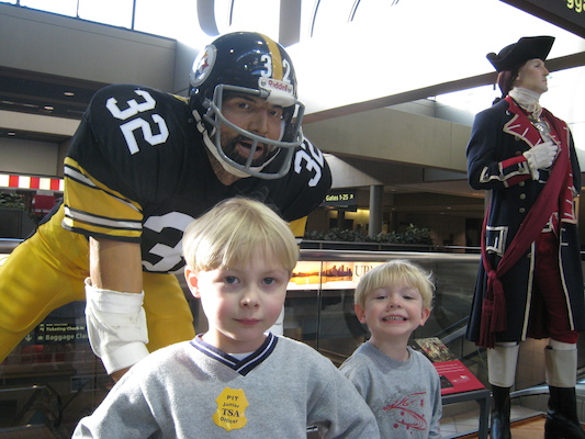 Tim, Cole and Franco Harris (02-17-2009 16:10)