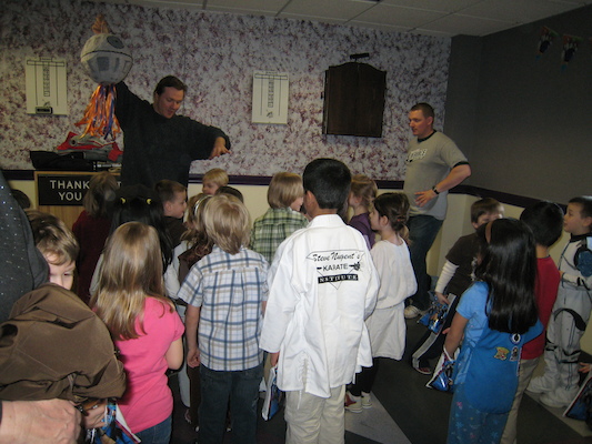 Pinata time (02-28-2009 13:59)