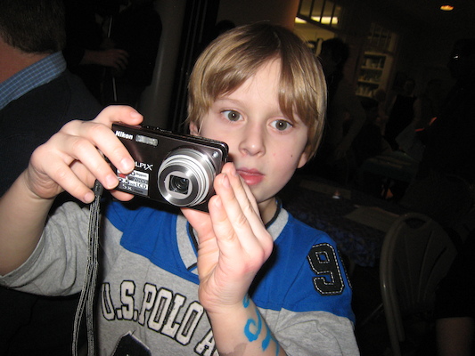 Theo & camera (02-28-2009 18:46)