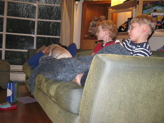 Emily sitting on Mommy with Cole and Tim (04-03-2009 16:39)