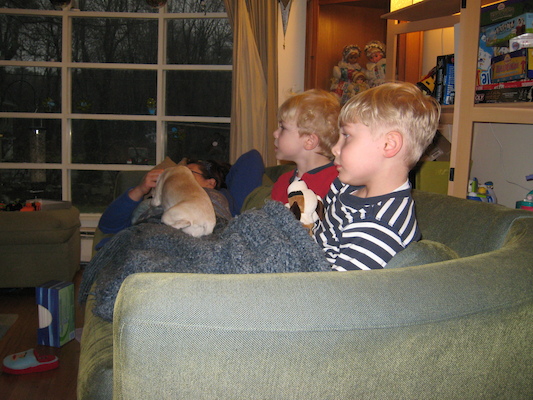 Emily sitting on Mommy with Cole and Tim (04-03-2009 16:39)