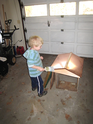 Cole painting beehives (04-10-2009 08:04)