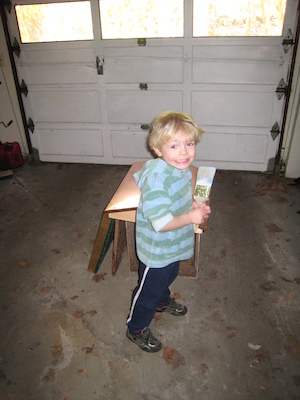 Cole painting beehives (04-10-2009 08:04)