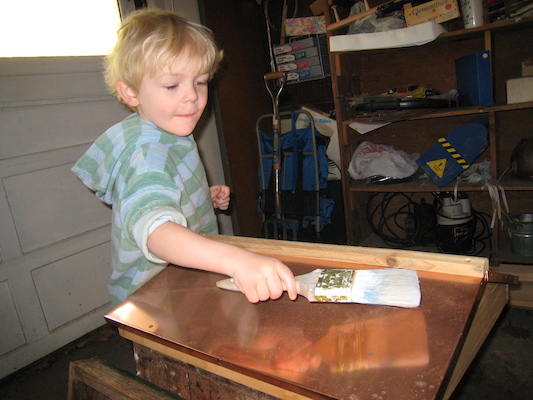 Cole painting beehives (04-10-2009 08:04)