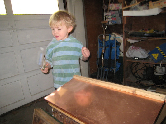 Cole painting beehives (04-10-2009 08:04)