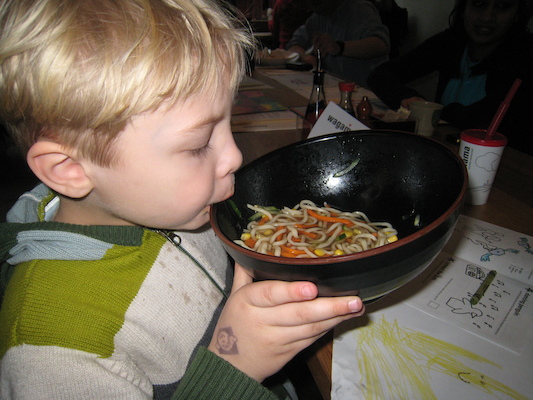 Tim eating miso (04-10-2009 17:13)