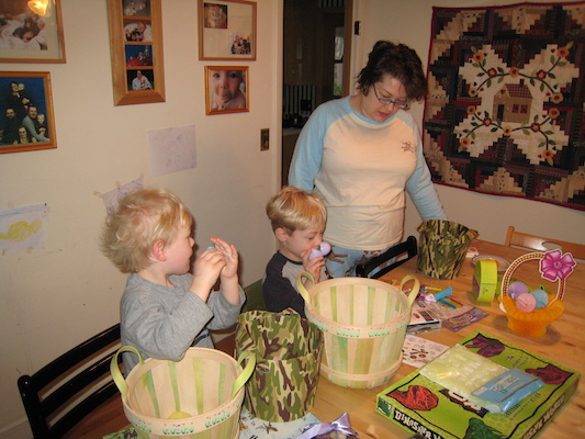Cole, Tim and Xine on Easter (04-12-2009 05:35)