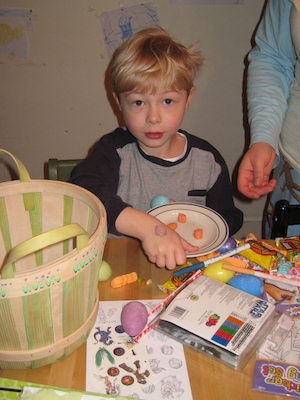 Tim showing the bunny food (04-12-2009 05:36)