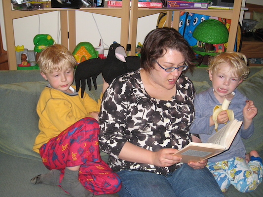 Tim, Blackie, Xine and Cole reading C&tCF (05-07-2009 18:30)