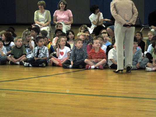 Tim's kindergarten music assembly (05-14-2009 09:27)