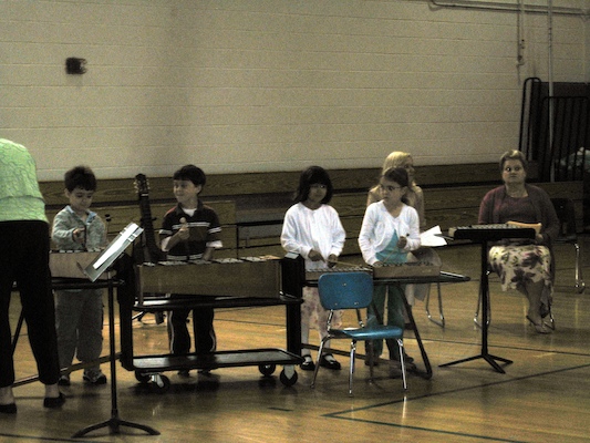 Tim's kindergarten music assembly (05-14-2009 09:31)