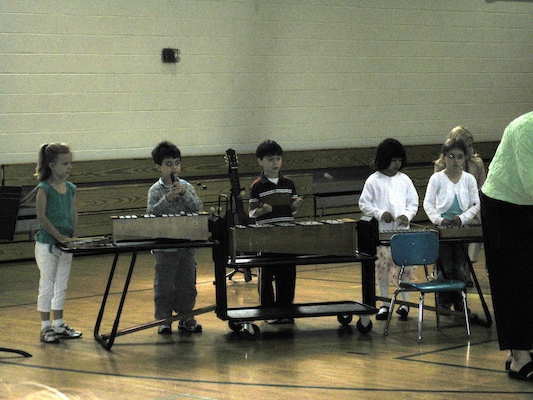 Tim's kindergarten music assembly (05-14-2009 09:31)