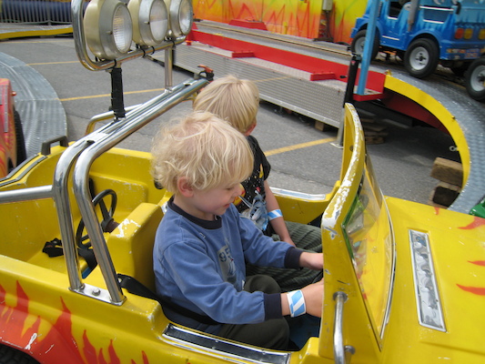 Tim and Cole at the carnival (05-17-2009 15:12)