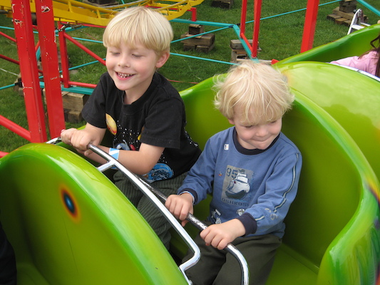 Tim and Cole at the carnival (05-17-2009 15:52)