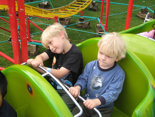 Tim and Cole at the carnival (05-17-2009 15:52)