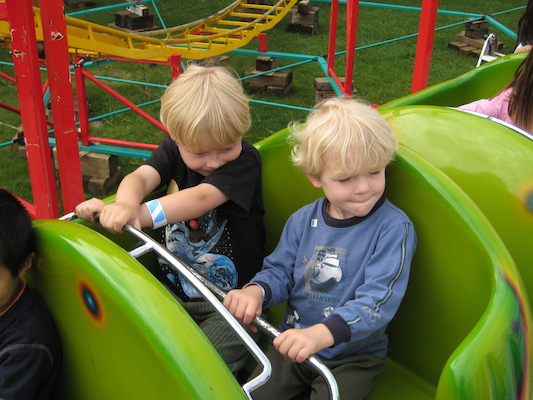 Tim and Cole at the carnival (05-17-2009 15:53)