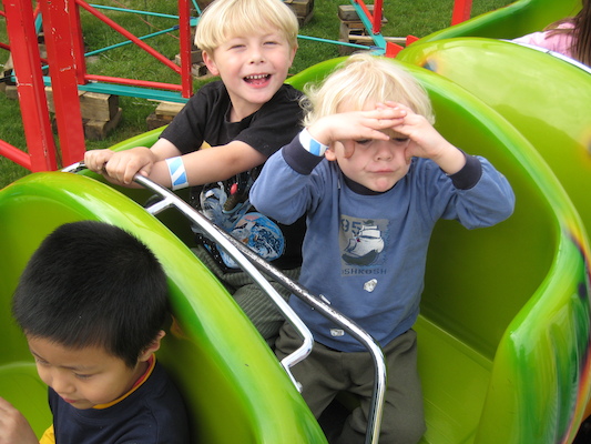 Tim and Cole at the carnival (05-17-2009 15:53)