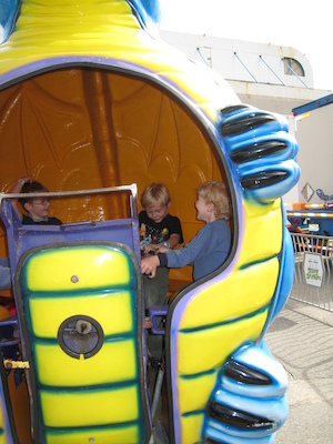 Tim and Cole at the carnival (05-17-2009 16:12)