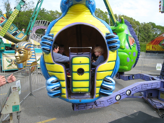 Tim and Cole at the carnival (05-17-2009 16:13)