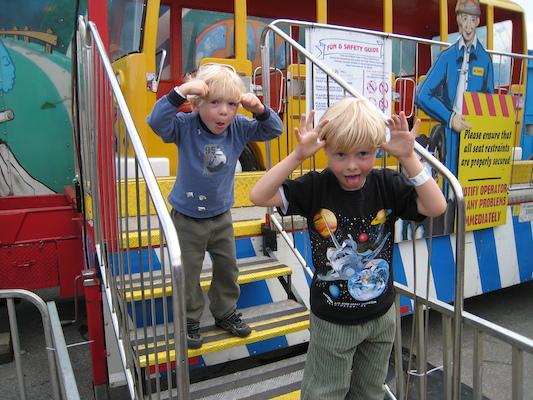 Tim and Cole at the carnival (05-17-2009 16:19)