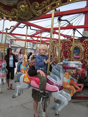 Xine, Tim and Cole at the carnival (05-17-2009 16:26)