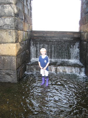 Tim in front of the dam (05-30-2009 08:52)