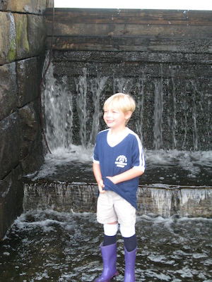 Tim in front of the dam (05-30-2009 08:53)