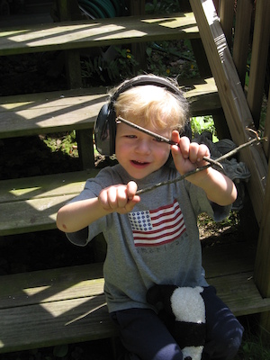 Cole watching the digging (06-02-2009 15:15)