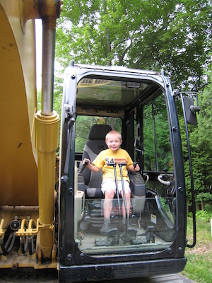 Tim driving the digger (06-05-2009 07:58)