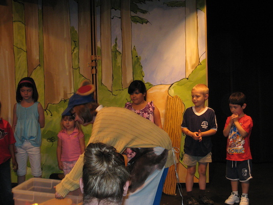 Tim in a play at the Children's Museum (06-06-2009 14:40)