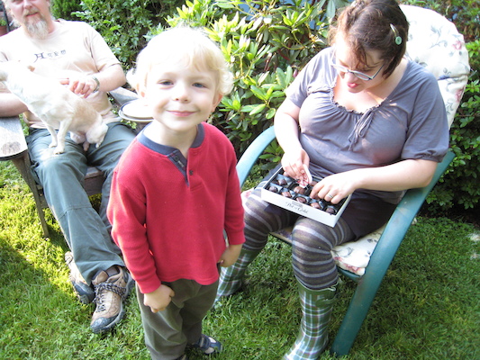 Cole eating choccie (06-14-2009 18:45)