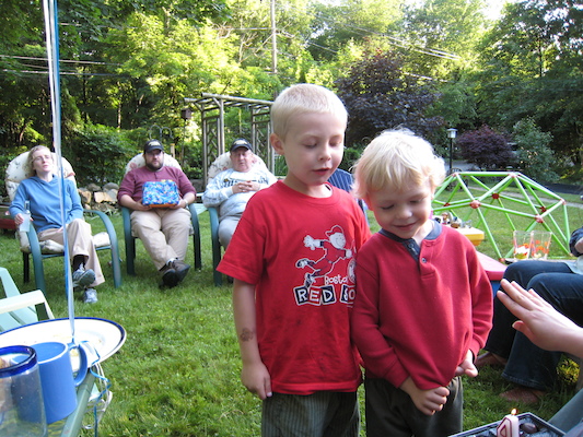Marie, Juj, Poppy, Tim and Cole with candle (06-14-2009 18:45)