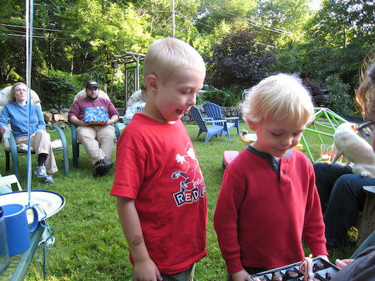 Marie, Juj, Poppy, Tim and Cole with candle (06-14-2009 18:45)