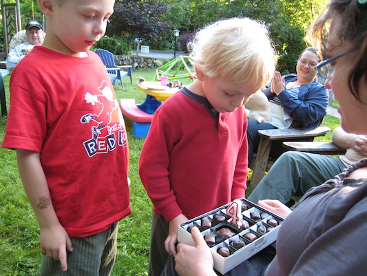Poppy, Tim, Cole and Helene with candle (06-14-2009 18:45)