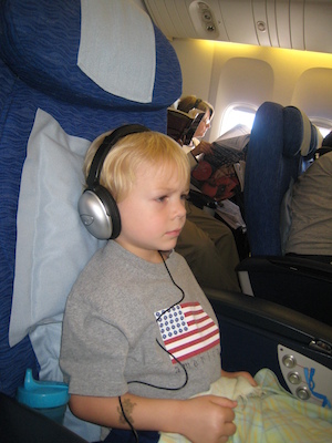 Cole on the plane (07-03-2009 08:06)