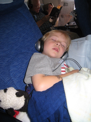 Cole sleeping on the plane (07-03-2009 18:43)