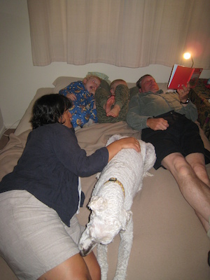 Donna, Cole, Tim, Granddad & Bazzle reading (07-04-2009 20:15)