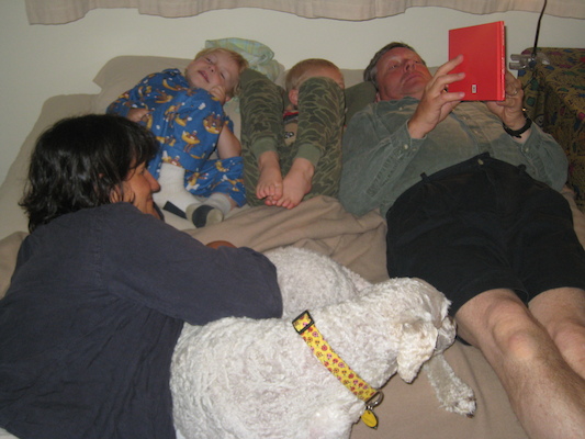 Donna, Cole, Tim, Granddad & Bazzle reading (07-04-2009 20:15)