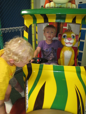 Cole and Tim in the car (07-05-2009 14:30)